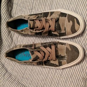 Blowfish sneakers, size 9, great condition, Camo